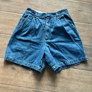 GV Pleated High Rise Shorts